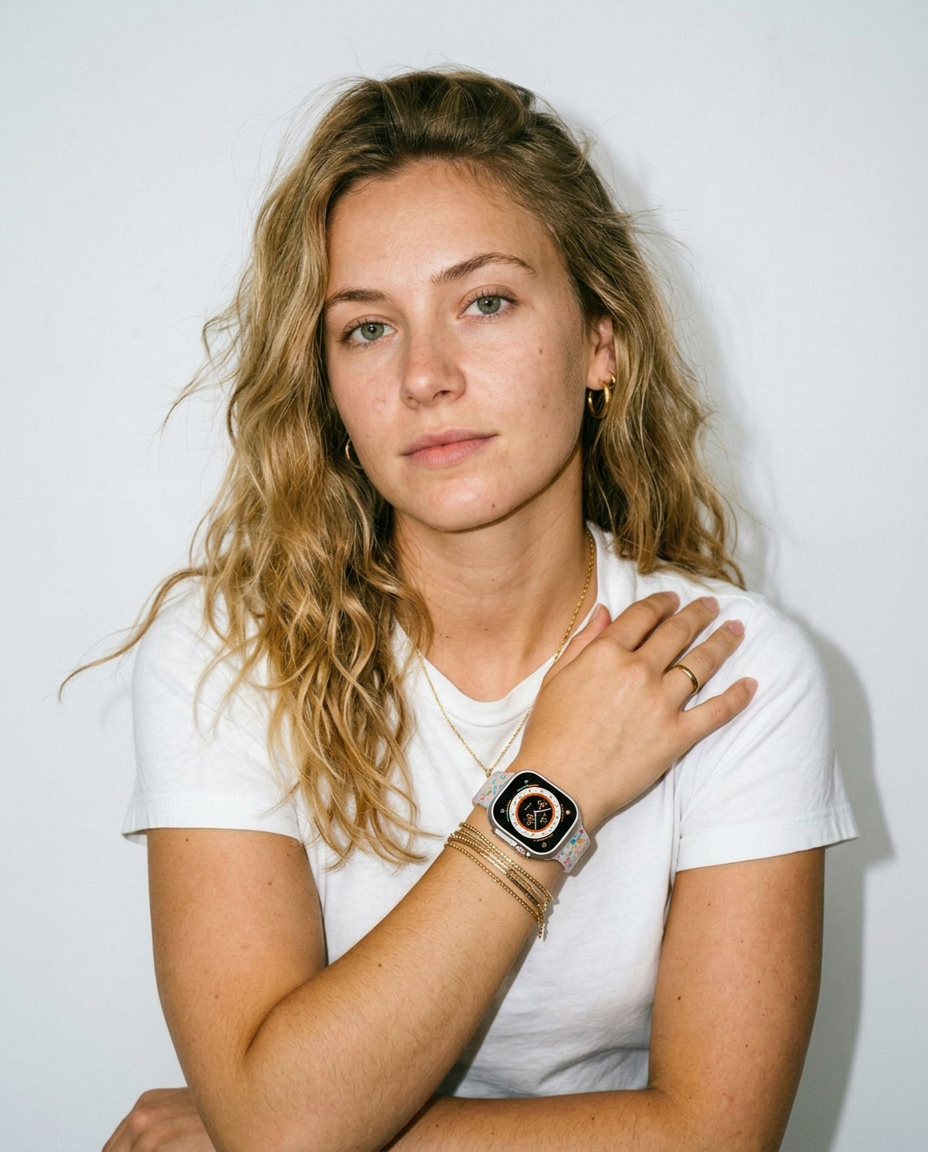 Jelly Sport Band – Transparent worn by a model
